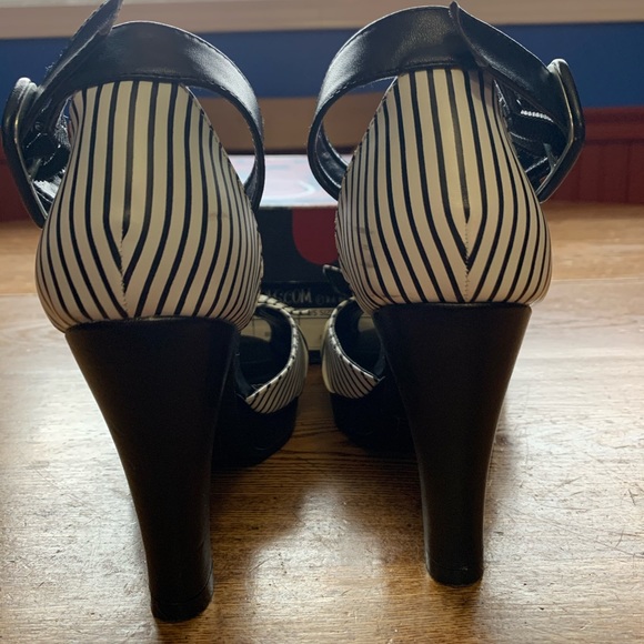 T.U.K. Blk/Wht Stripe Knot Heel - Picture 8 of 8